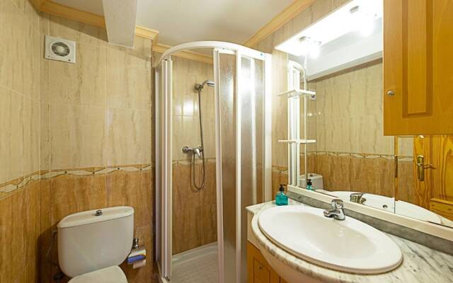 Villa - 12 Bedrooms with Pool and WiFi - 104986