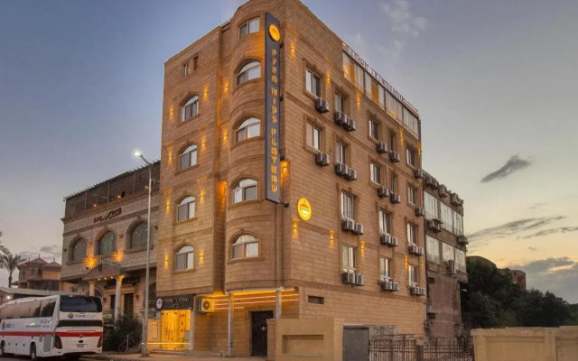 Pyramids Plateau Inn