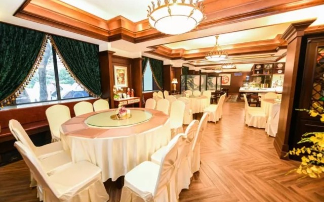 Atour Hotel