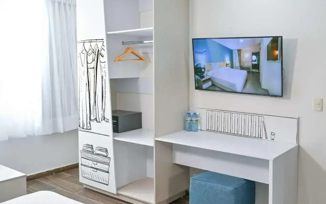 Vista Express Guadalajara Expo SureStay Collection by BW