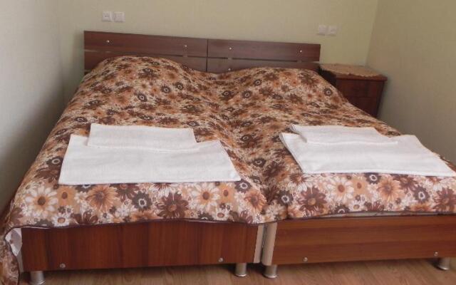 Galavnis Kari Hotel
