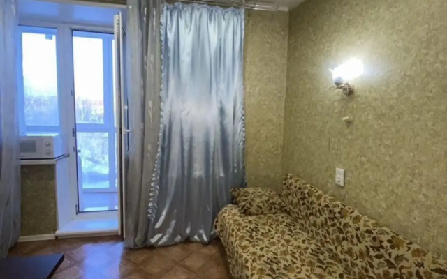 Желтый Нарцисс на улице Войкова