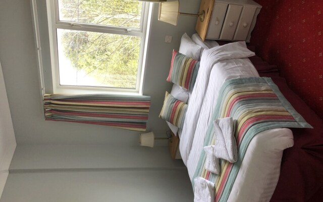 Waters Edge Hotel