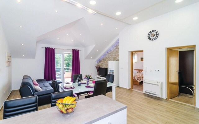 Stunning Home in Cibaca With Wifi and 2 Bedrooms
