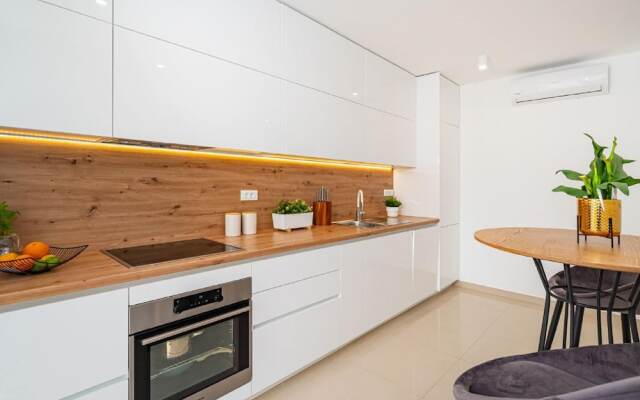 Villa in Zaton With Swimming Pool