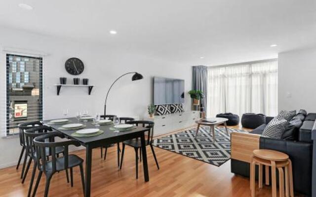 Star Struck Luxury - Inner City Townhouse