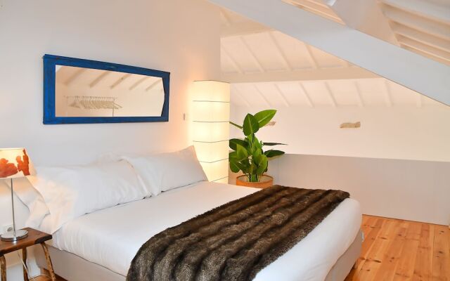 Liiiving in Porto Aliados Design Apartment