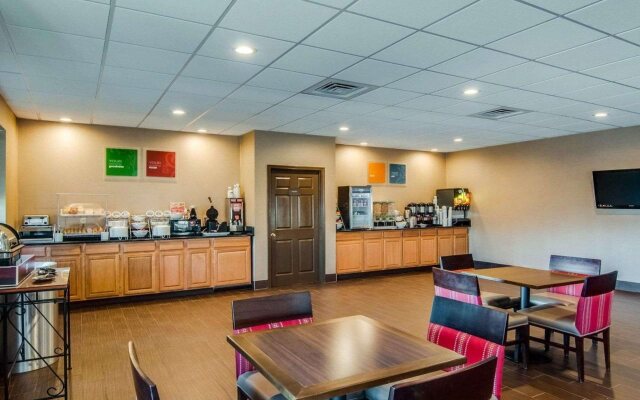 Comfort Inn & Suites Raphine - Lexington near I-81 and I-64