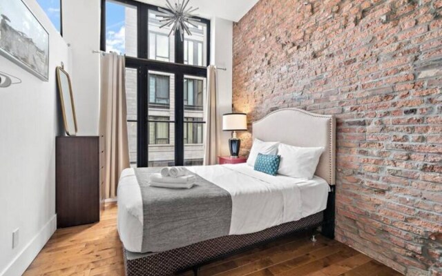 Old Montreal Street View 2BR Loft Hotel