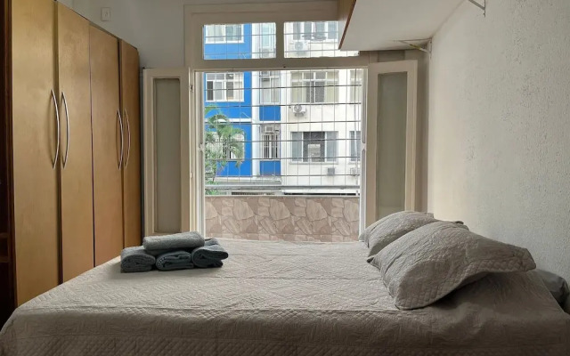 Spacious apartment on Copacabana beach