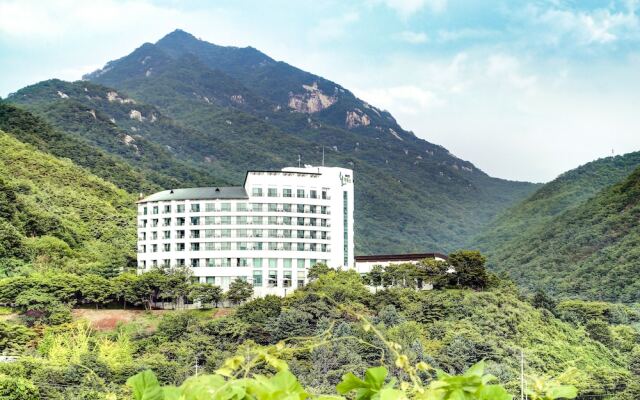Cheongpung Resort Hill House