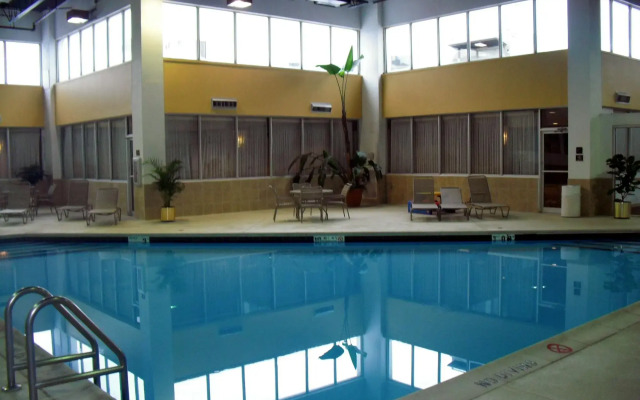 Ramada by Wyndham East Syracuse Carrier Circle