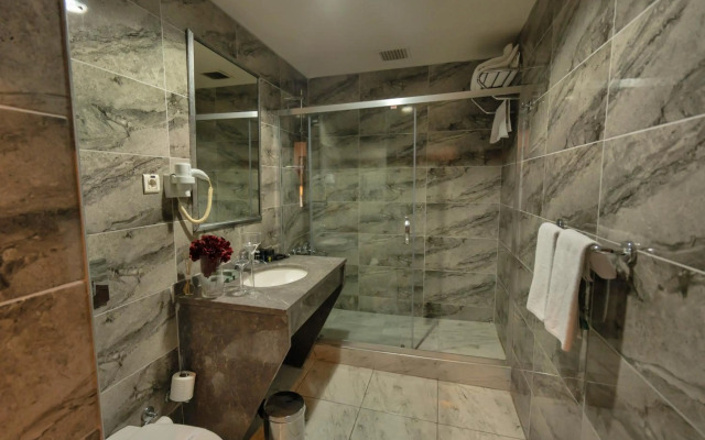 Ilkbal Deluxe Hotel & Spa