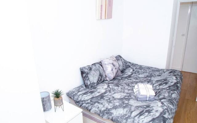 Large Shoreditch, Hoxton 3-bed Garden Flat