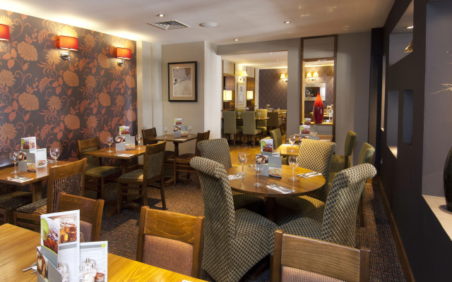 Premier Inn Bristol Cribbs Causeway - M5 J17