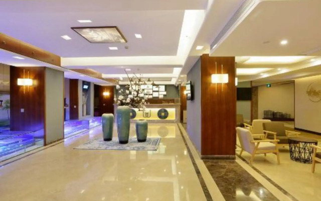 Lujia International Hotel