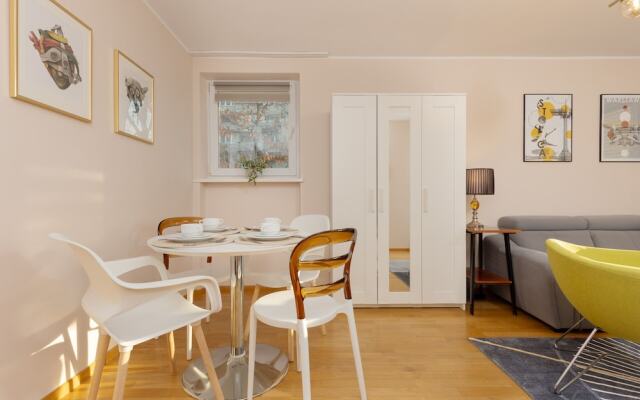 Saska Kępa Apartment by Renters