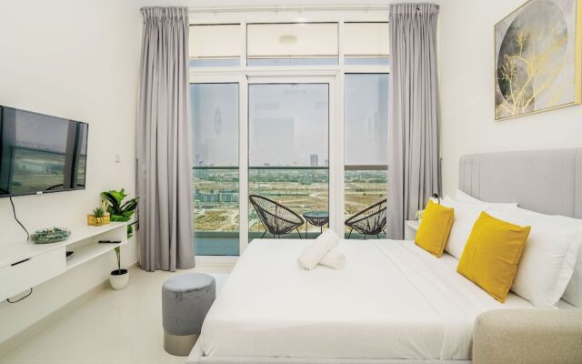 Tanin - Sleek Studio Offering Unobstructed City Views