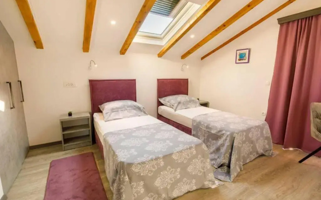 Vacation home Grey house Stocia