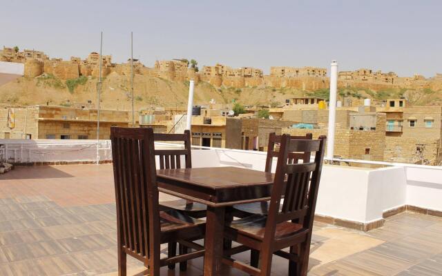 Dylan Cafe and Guest House
