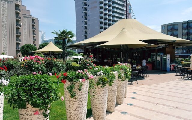 Sandapart Royal Beach Apartments