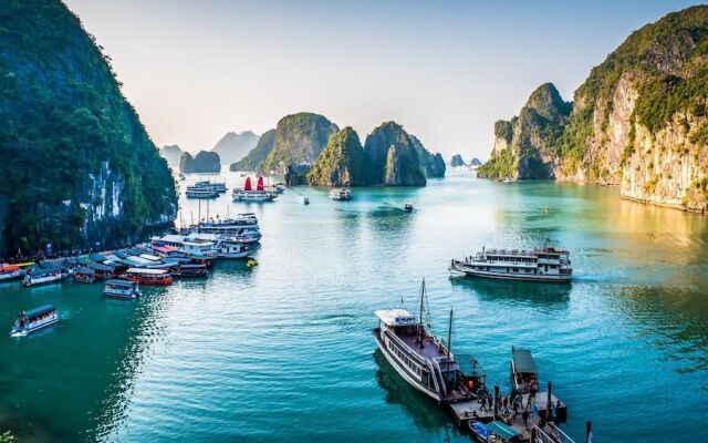 Halong Sapphire Cruise