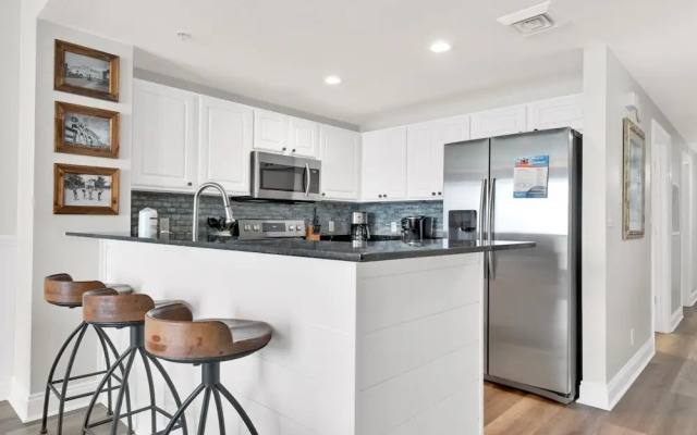 Calypso 2-1502 West