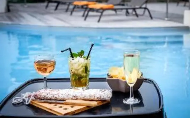 LÎle Ô Château (ex Les Douves)