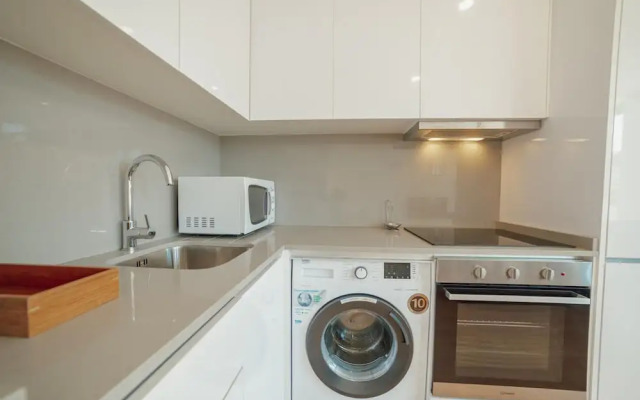 Modern Stylish Apartment I by Vacationy