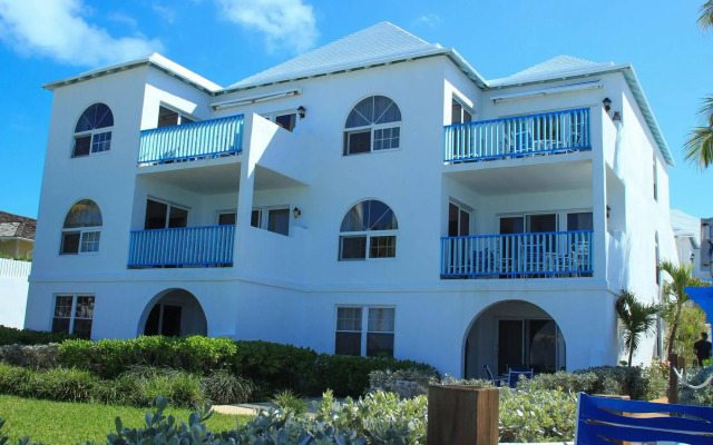 Paradise Island Beach Club by RedAwning