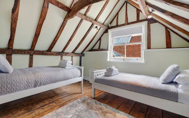Barn House, Large Period Property Grade II Listed