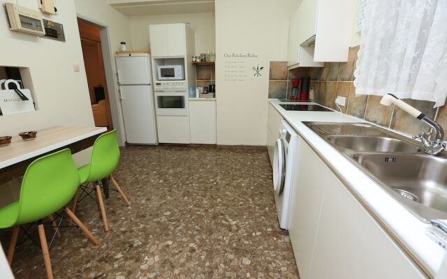 The Bridge-House Apartment