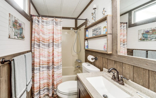 6 Mi to Old Town, Panoramic Views: Cottonwood Gem!