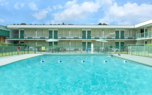 Super 8 By Wyndham Hope