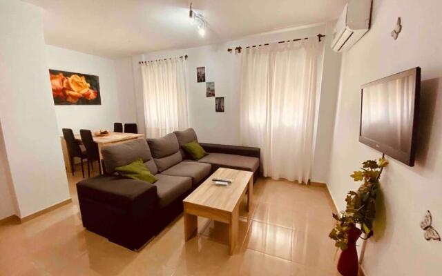 “SMILE NERJA” chic apartment with WIFI, 4 guests