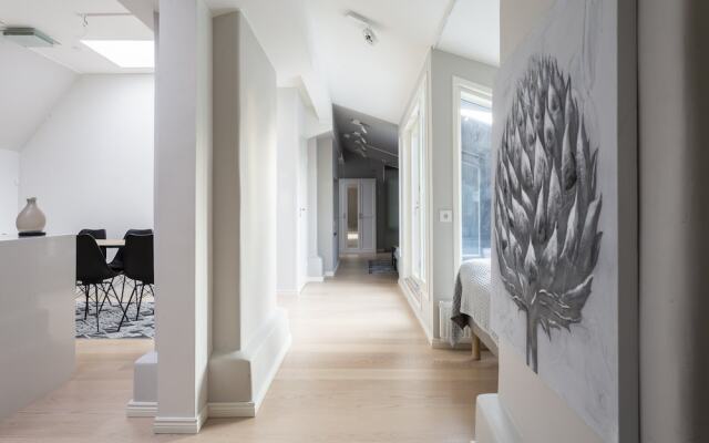 2ndhomes Kluuvi 2BR penthouse with balcony and sauna