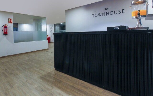 OYO 17209 SilverKey Malikarjuna Residency Gachibowli