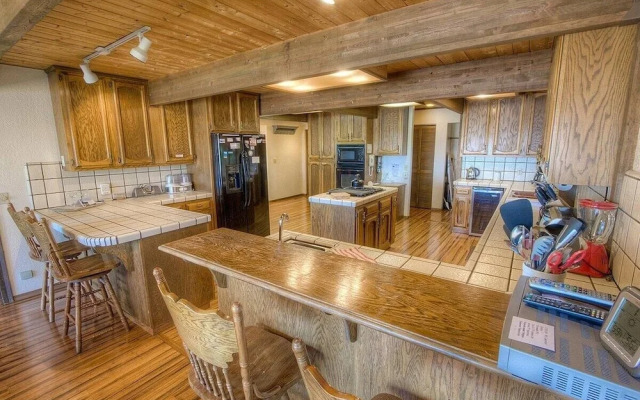 Cyh1281- Tahoe Acres 5 Bedroom Home