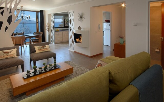 Amazing Lake Views and Jacuzzi TD8