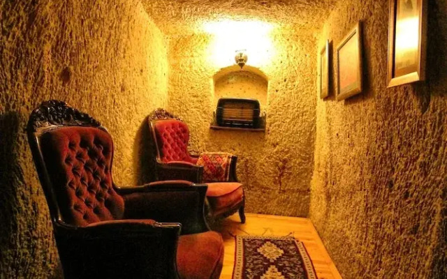 Patisca Cave House