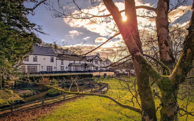 Two Bridges Hotel