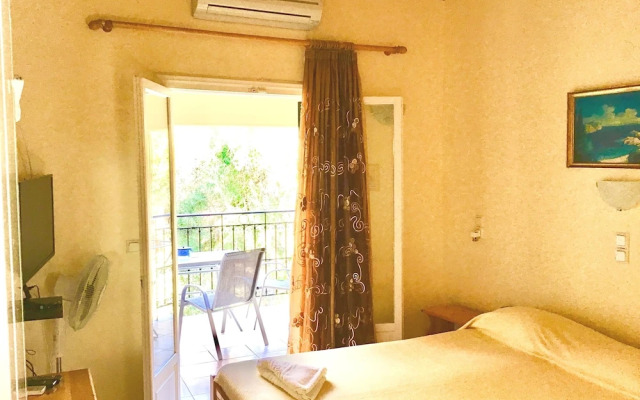 Almyra Apartments & Studios