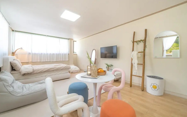 Yeosu Canada meo Village pet Pension