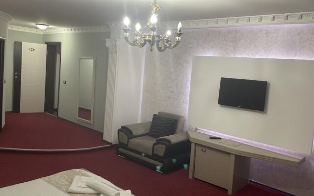 Rey Hotel & Restorant