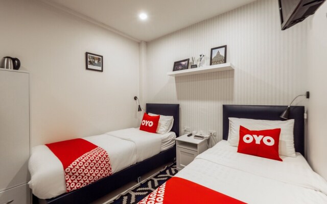 The Urban Age Deluxe by OYO Rooms