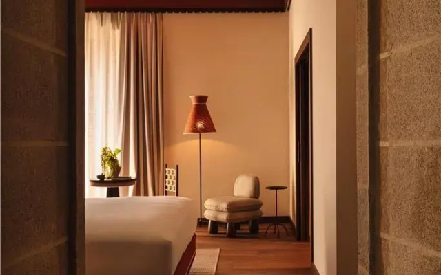 Palacio De Godoy Caceres, Curio Collection By Hilton