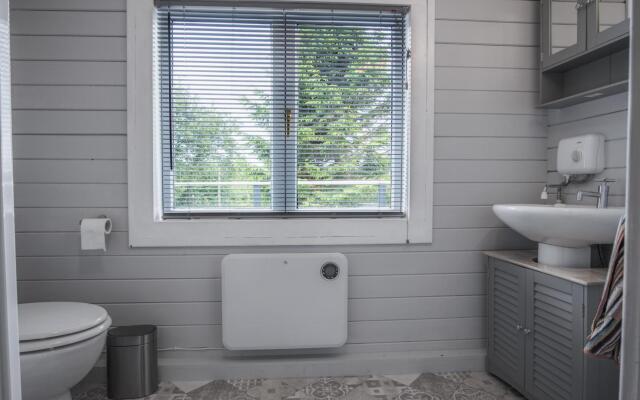 The Lodge At Sheepswalk Farm - 2 Bedroom Lodge - Stepaside