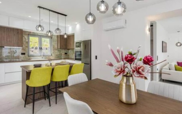 Sunny Drops Villa White by Estia