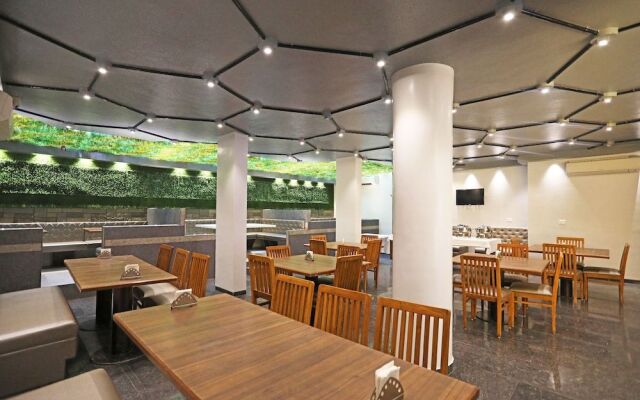 OYO 10672 Hotel Riviera