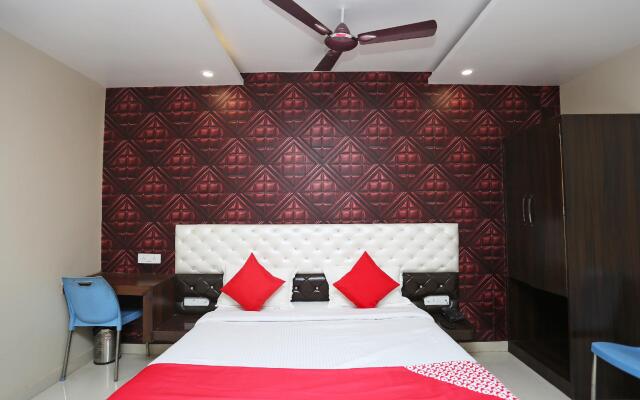 OYO 43897 Redstone